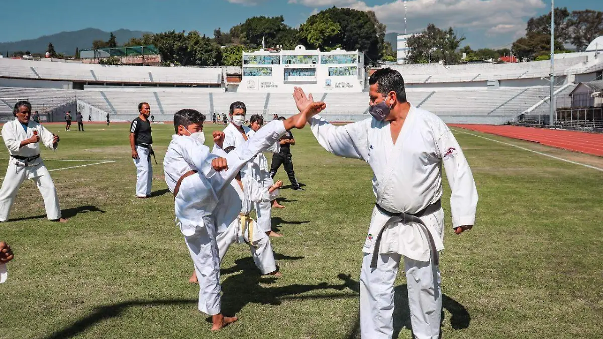 12-EN KARATE-F-INDEM