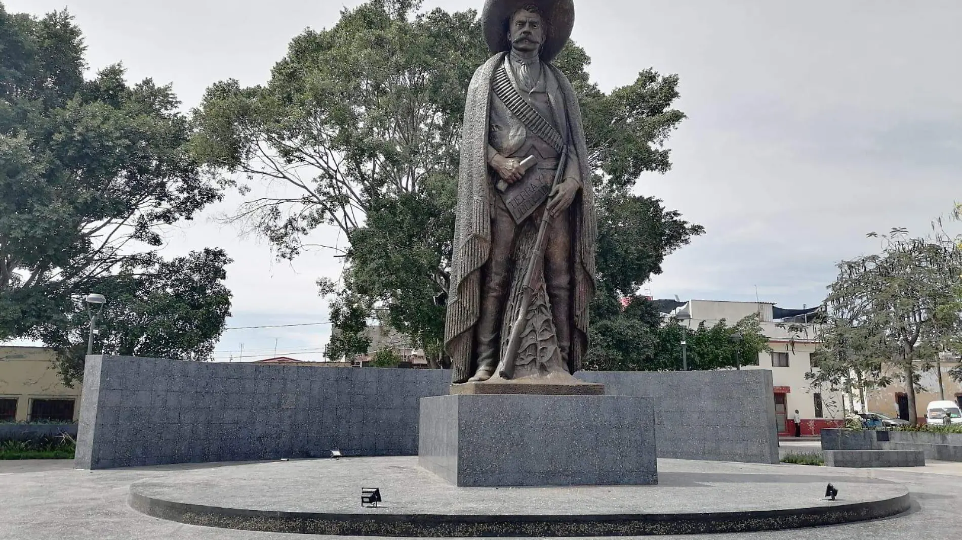 monumento-a-emiliano-zapata-plaza-archivo-gude