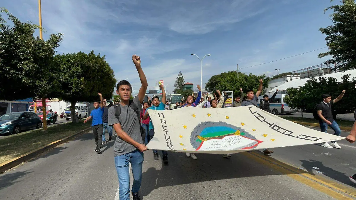 estudiantes-marchan-por-reforma-Ofelia-Espinoza