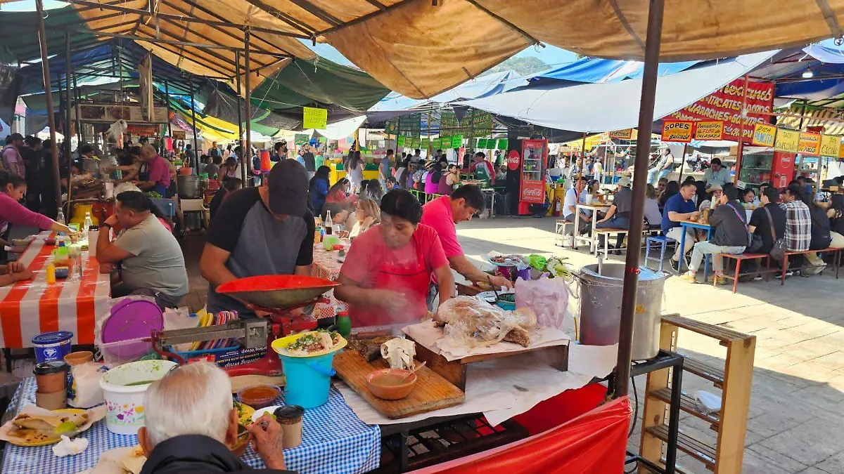 Comerciantes-plaza-pública-tepoztlán-emmanuel