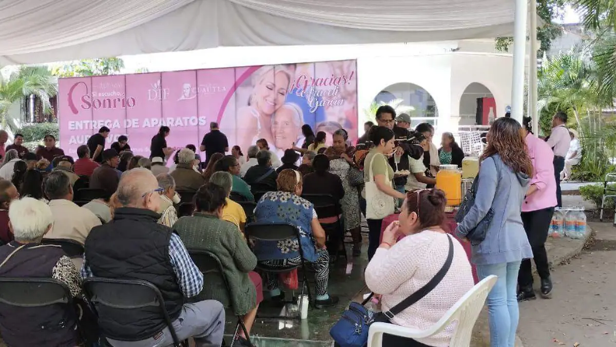 DIF-Cuautla-entrega-aparatos-auditivos-ofelia
