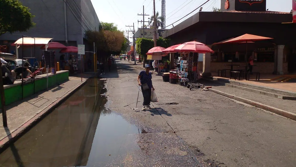 aguas-negras-en-calle-de-cuautla