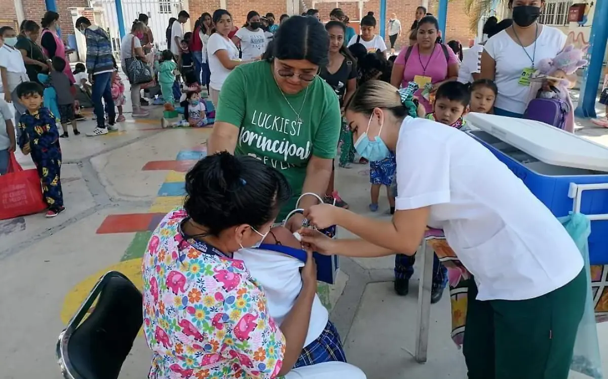 vacunación ayala 2