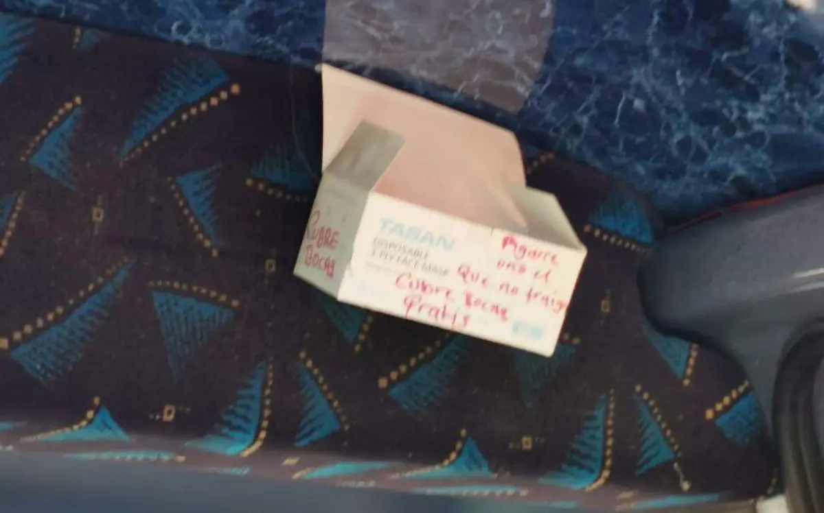 regalan-cubrebocas-transporte