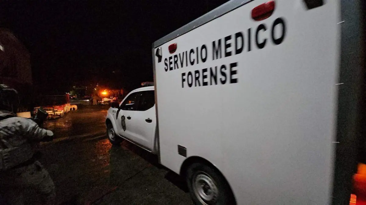 Personal de SEMEFO en el lugar de los hechos