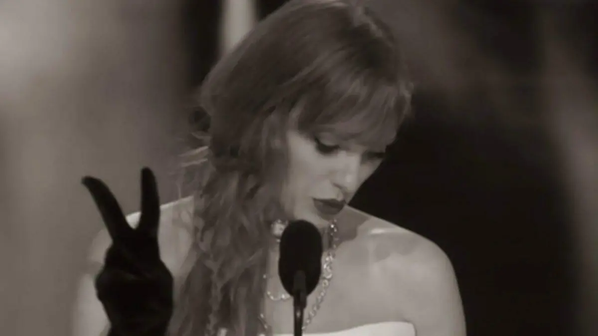 All’s fair in love and poetry... Happy ✌️ years of #TSTTPD! 🤍