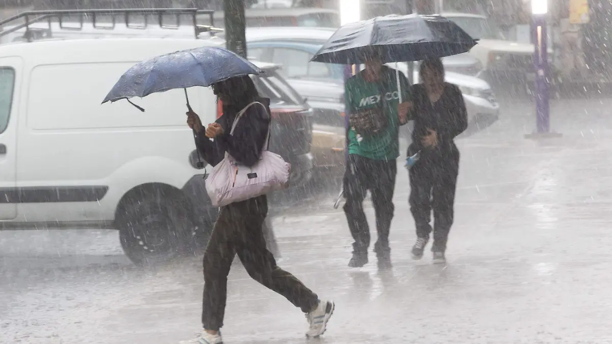 1090735_Ciudad Lluvia Sorprende_impreso
