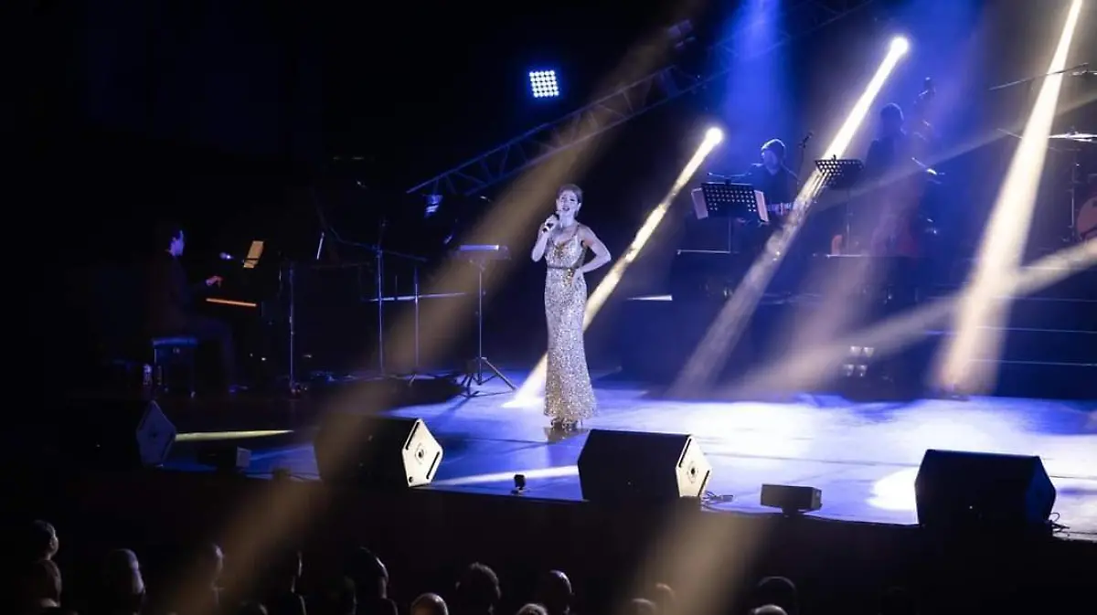 bianca-marroquín-broadway-