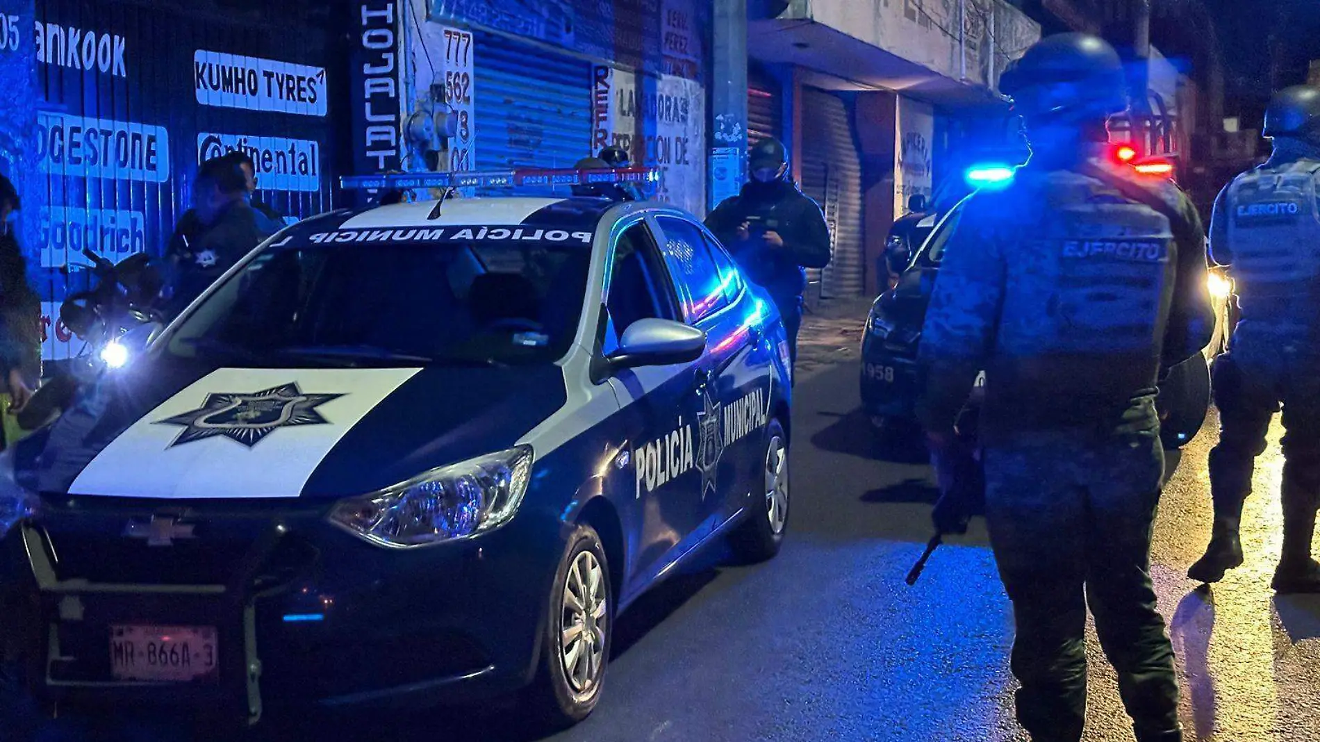 policía-detenidos