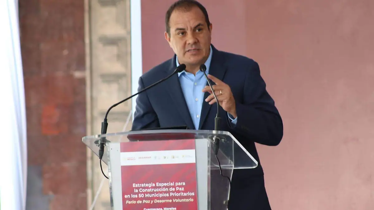 Cuauhtémoc-Blanco-en-evento-de-desarme-de-armas