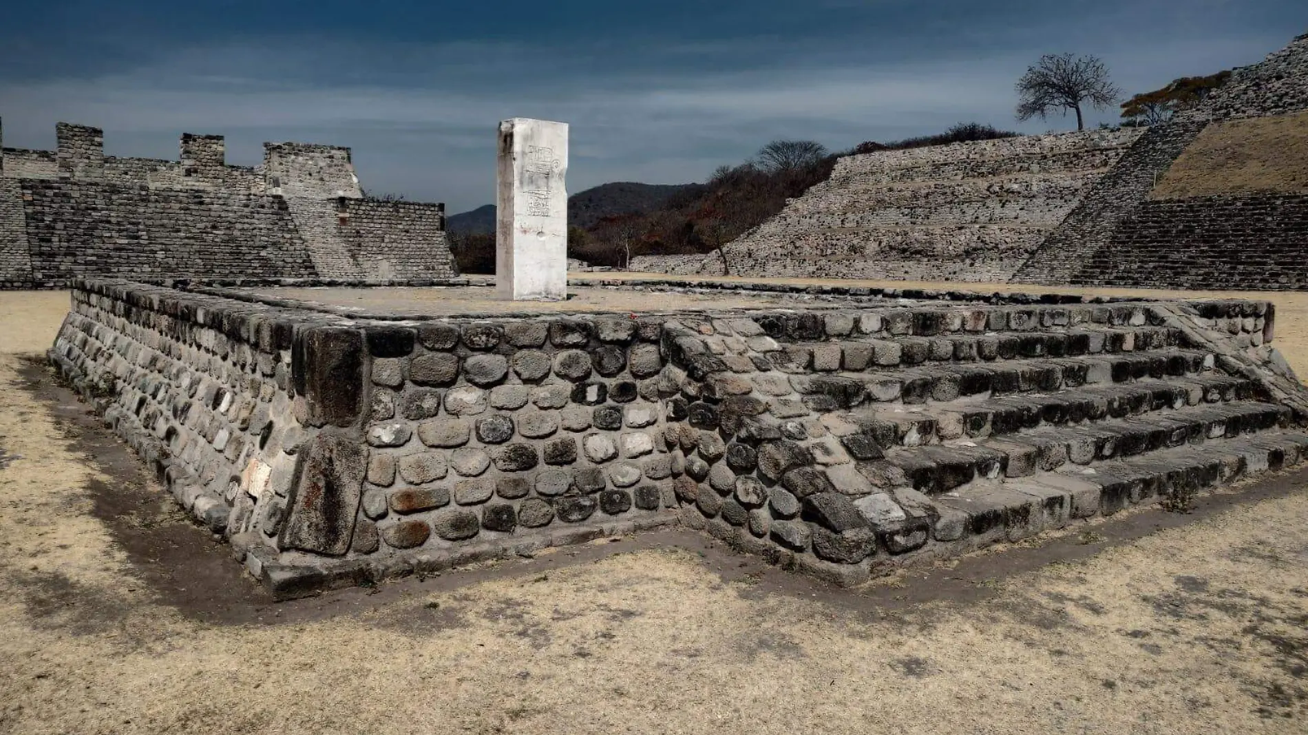 plaza-zona-arqueologica-xochicalco-morelos