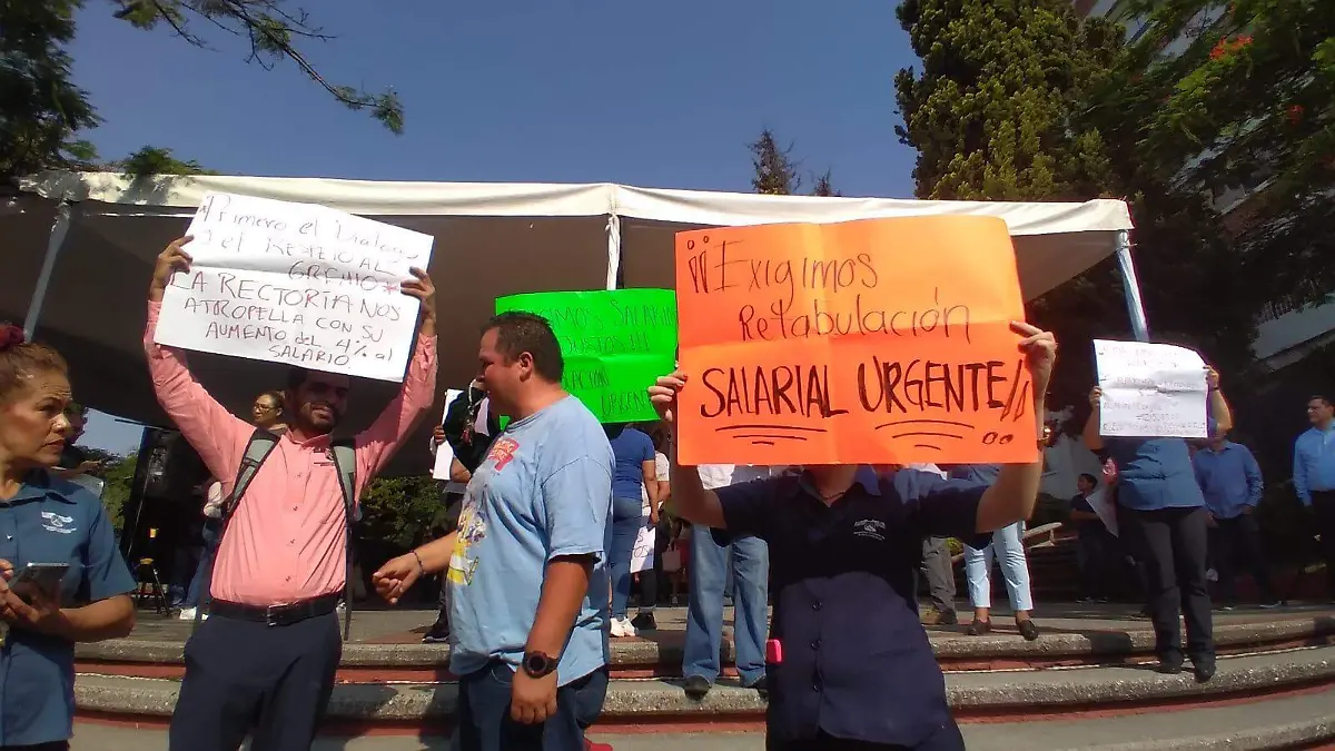 manifestacion-stauaem-rectoria-valeria