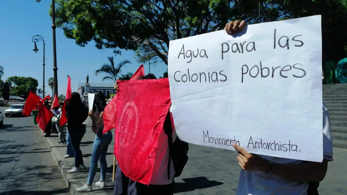 LUIS-F6EN Antorchistas de Morelos se sumaron a las protestas a nivel nacional para exigir al gobierno federal una política pública sobre el manejo del agua (3)