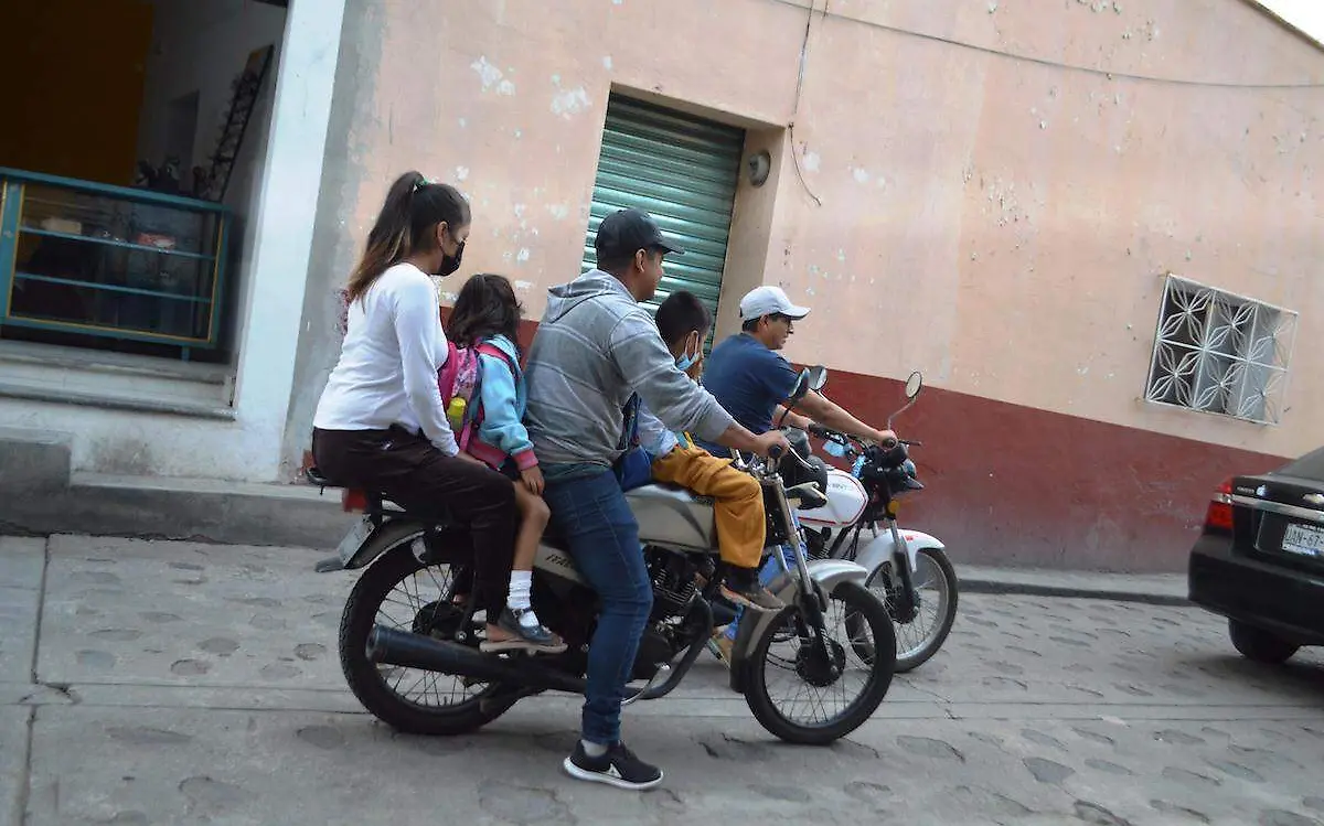 transito-cuautla-prohibe-niños-en-motos-3