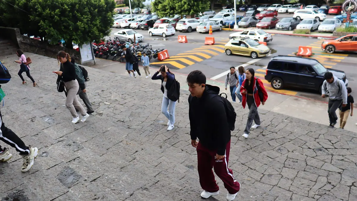 estudiantes-auem-necesitan-pulseras-alarma1-luis-flores
