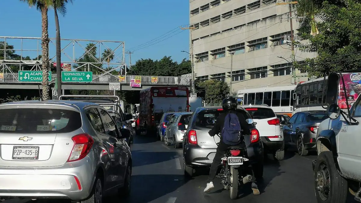 tráfico-avenida-plan-ayala-cuernavaca-imss-luis