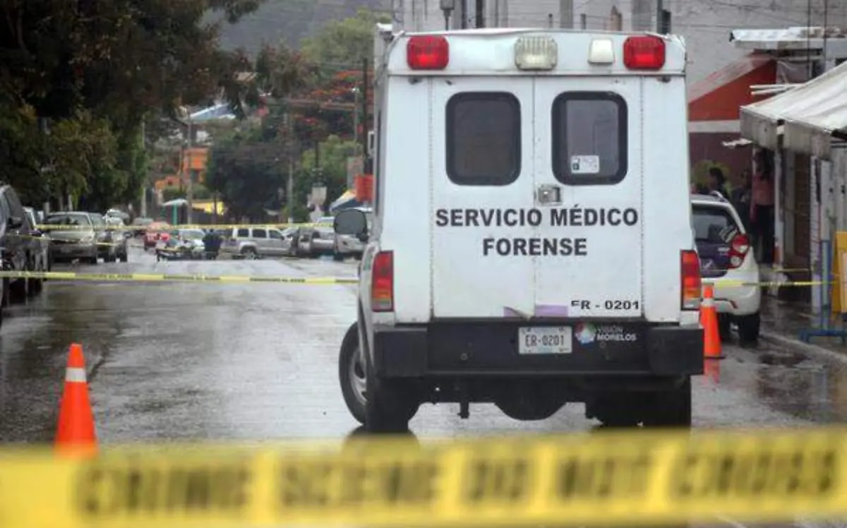 El Forense realizó el levantamiento de ambos cadáveres para iniciar las investigacionesCuartoscuro