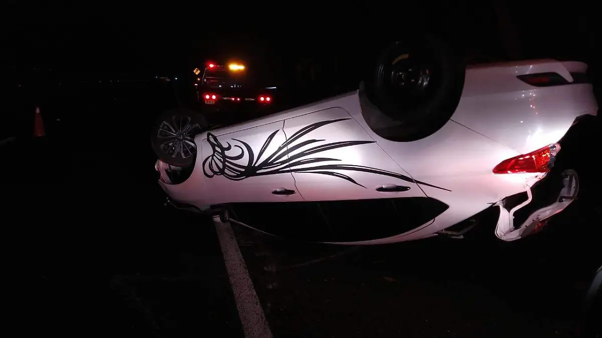 Volcadura en la México Cuernavaca (1)