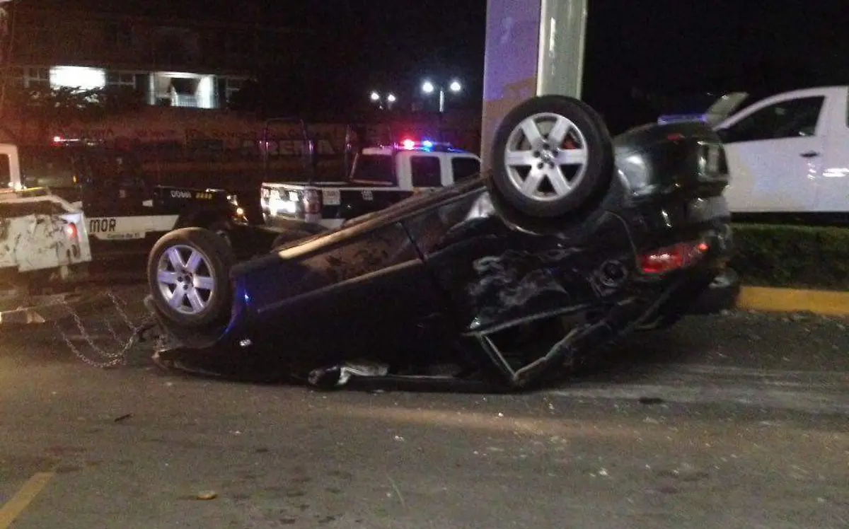 Rescatan bomberos a dos mujeres