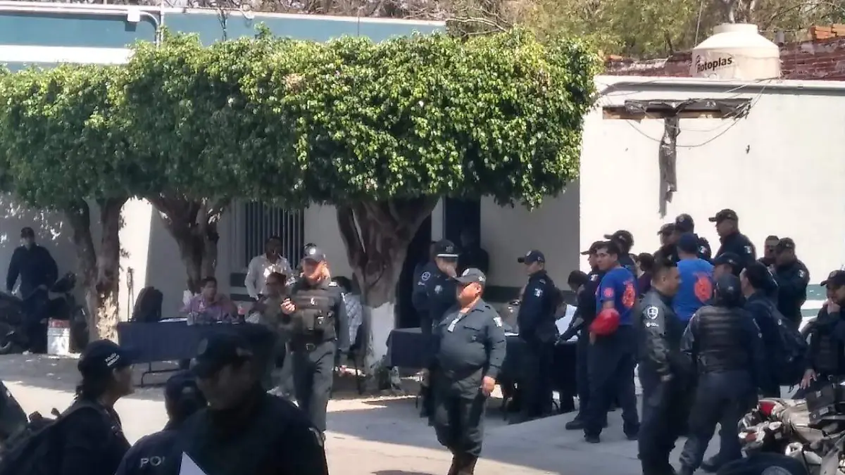 Revisión a policías en Cuautla (3)