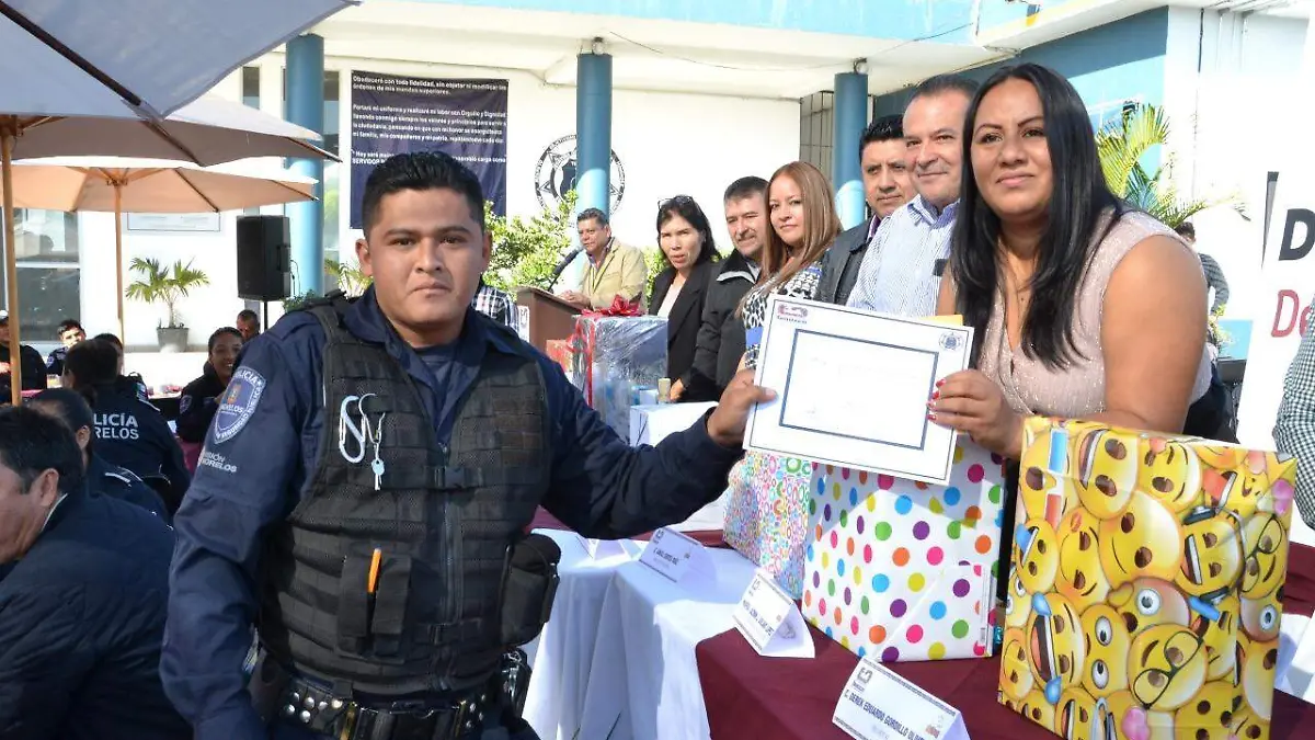Exigen pago a policías en Temixco