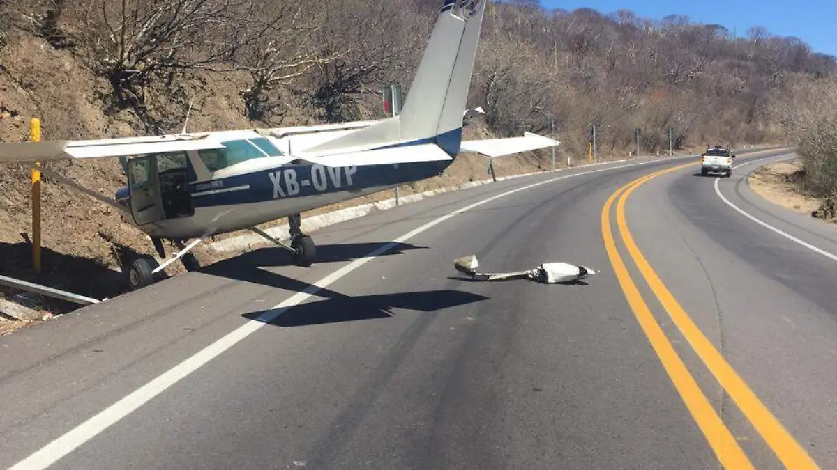 Desplome de avioneta en la Cuernavaca-Chilpancingo (2)