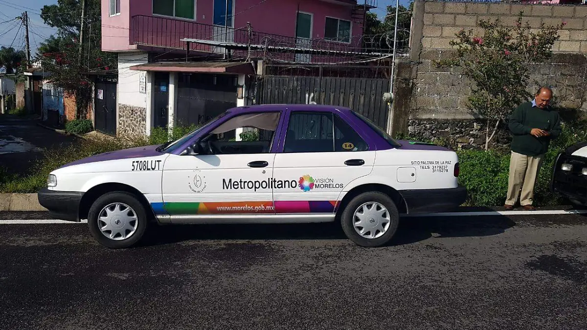 Taxi robado y recuperado en el Paso Exprés (1)