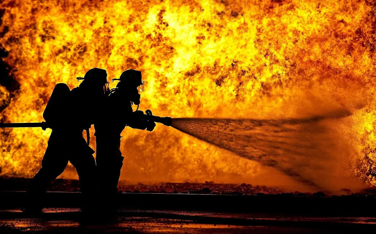 firefighters-870888_1920