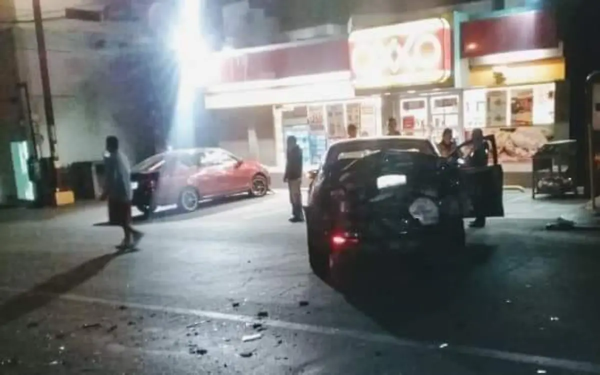 Un vehículo chocó en avenida Universidad/ Cortesía