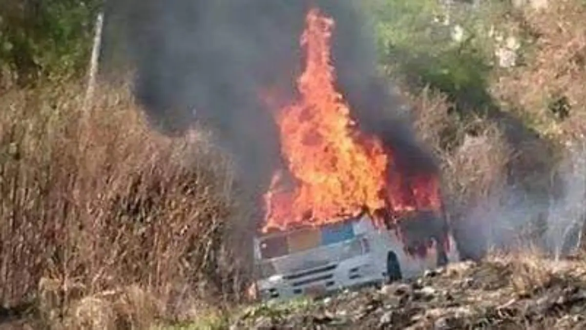 Combi siniestrada en la zona sur (2)