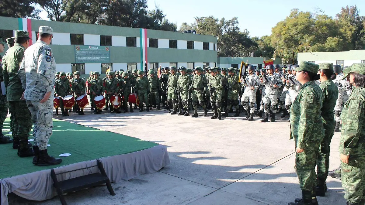 recibe-reconocimiento-ejercito-agustín
