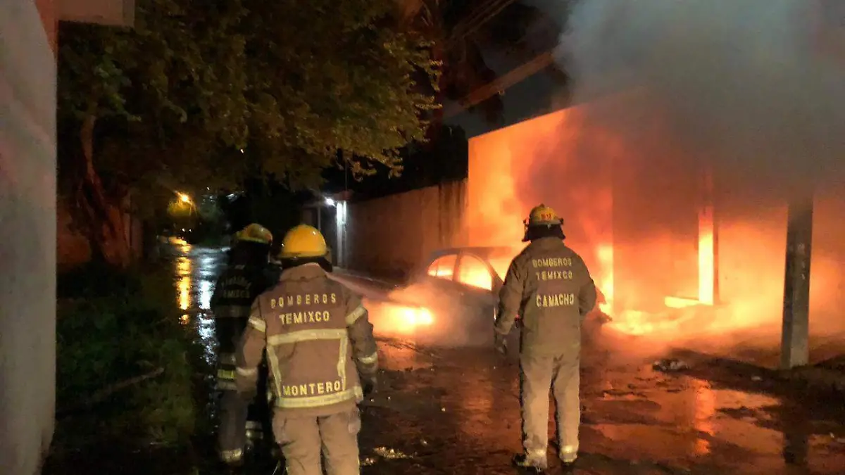 Taxi incendiado en Temixco