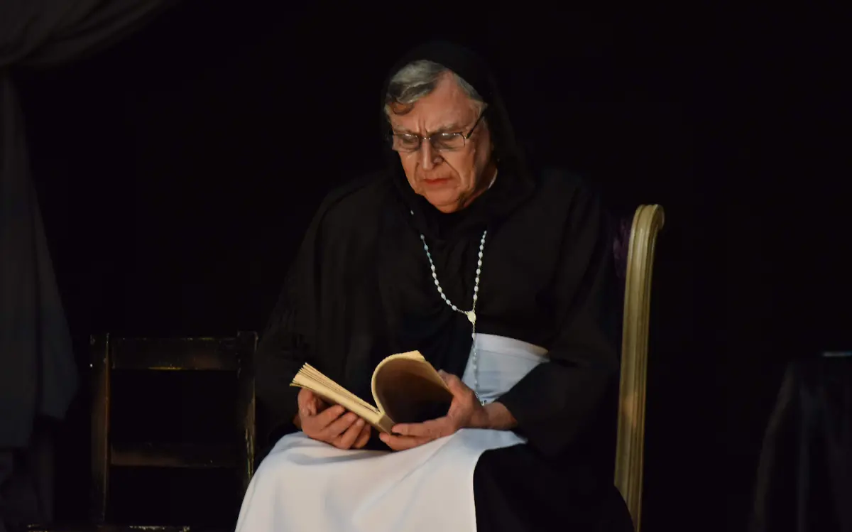 Poncia, criada al servicio de Bernarda Alba