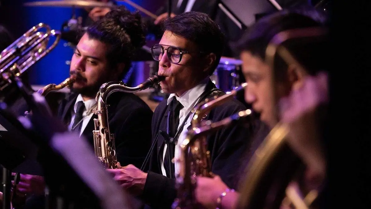 Un éxito el concierto de Edgar Oceransky con la Filarmónica Benning y Ana Cirré en el Teopanzolco (3)