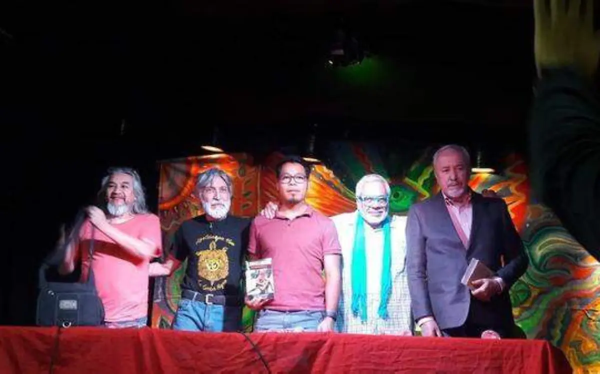 Durante la primera presentación del libro en el Foro Alicia