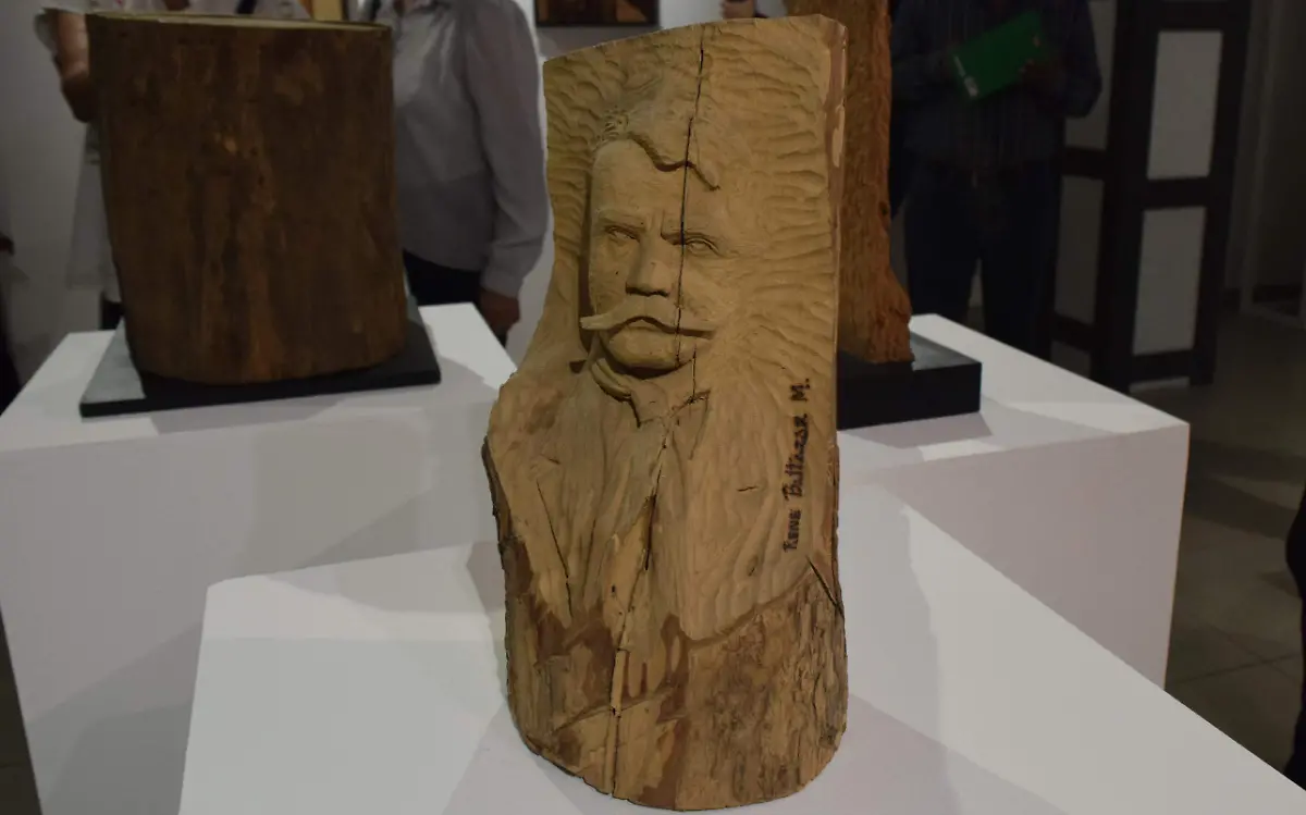 Moreno (2017, talla en madera directa sobre tronco de tepuhuaje)