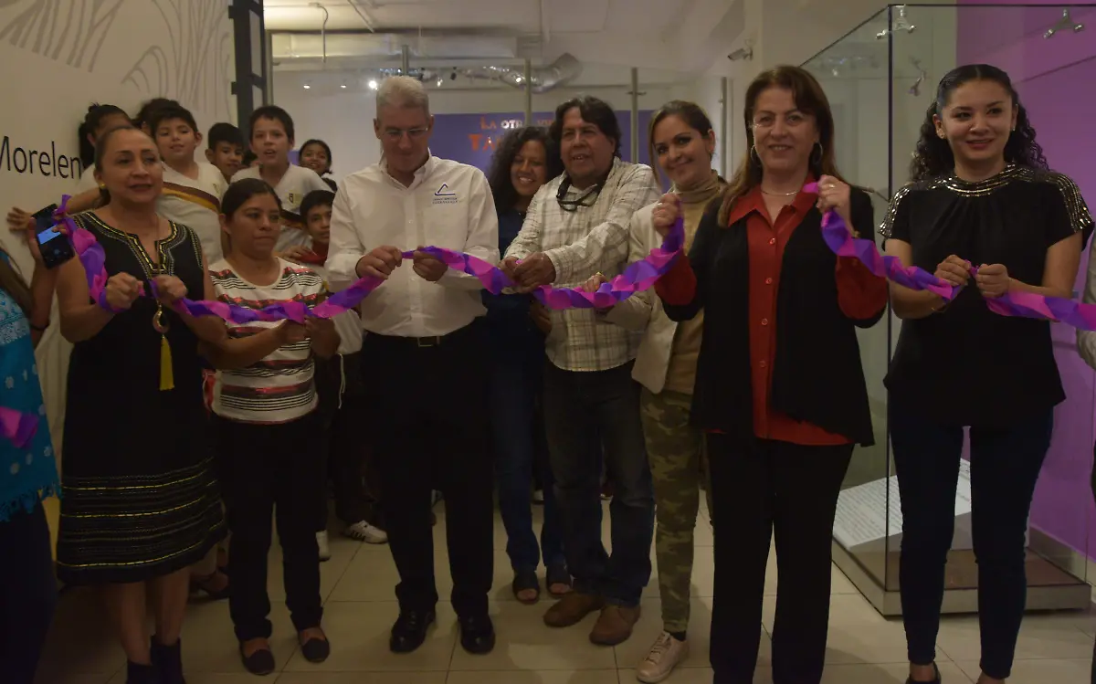 Durante la inauguración, Margarita González felicitó a René y mencionó que es importante reconocer el trabajo artesanalFotos Maritza Cuevas