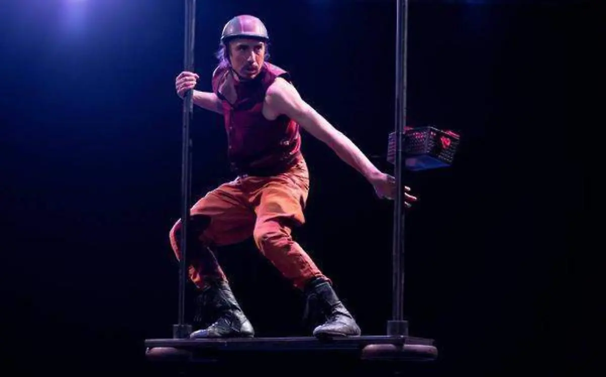 La pareja actúa a más de 6 metros de altura