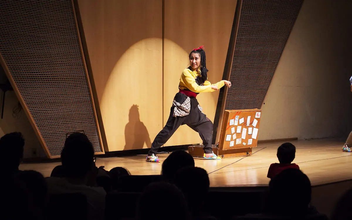 Puesta en escena Cuentos para crecer de la Compañía Teatral Brujas