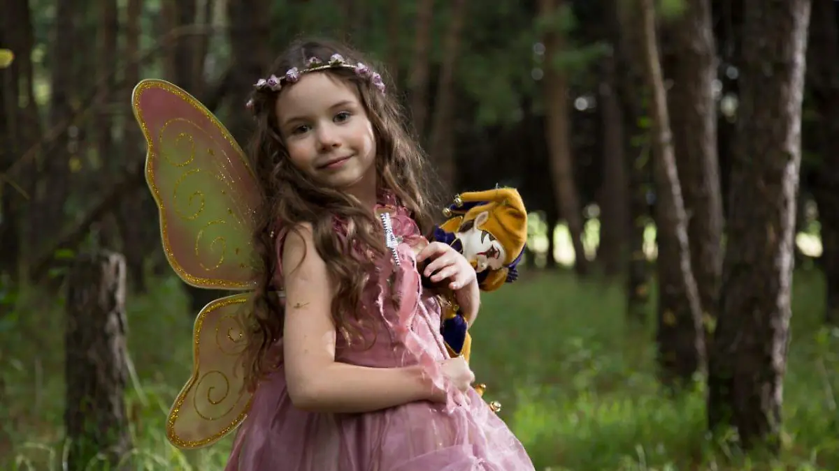 La historia se centra en Pamela, una niña que va a cumplir ocho años y que adora los cuentos de hadas y las viejas películas de terror.