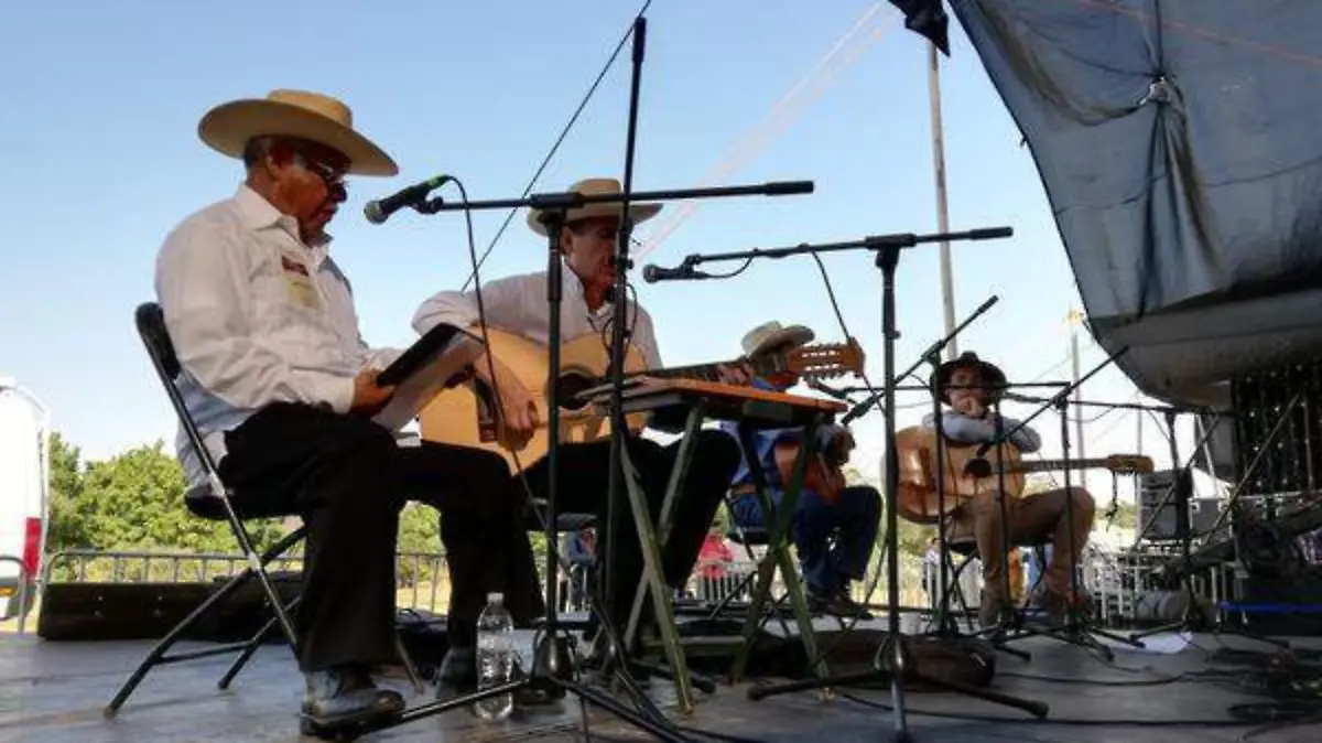 Cuatro morelenses recibieron a AMLO con corridos en Ciudad Ayala con la misma que acompañó a El Caudillo del Sur en su lucha revolucionaria