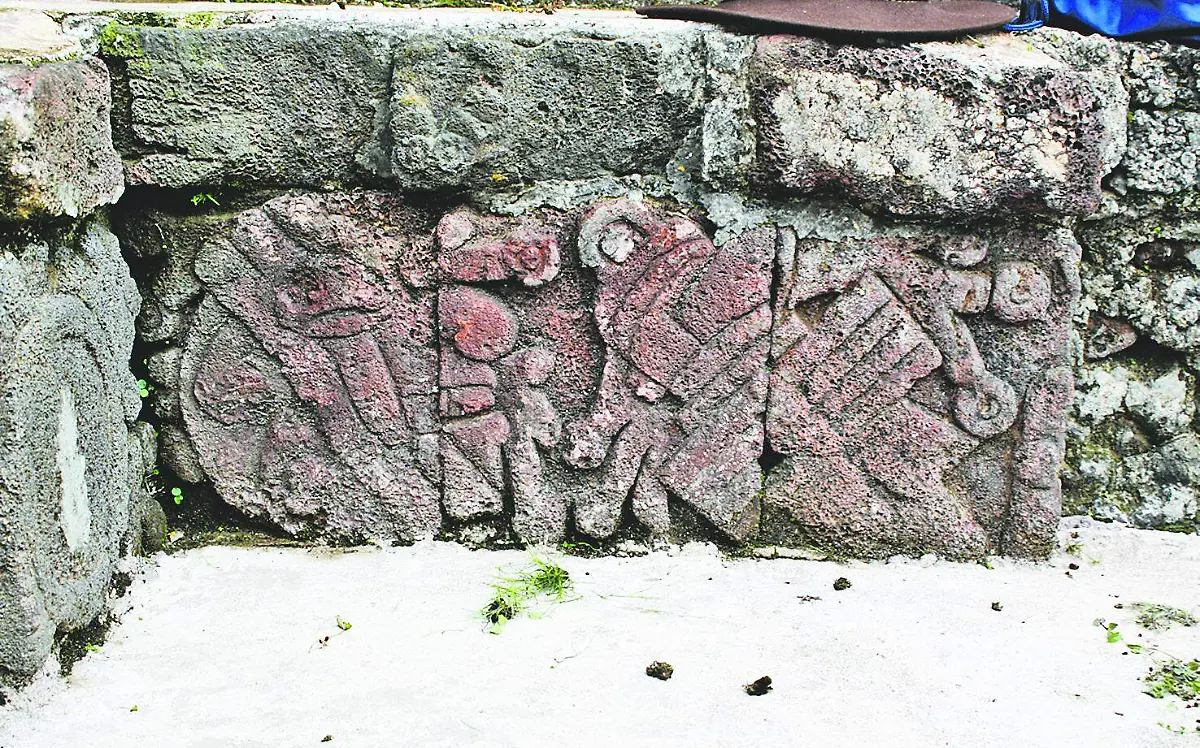 Cabeza decapitada y hacha de Tepoztécatl