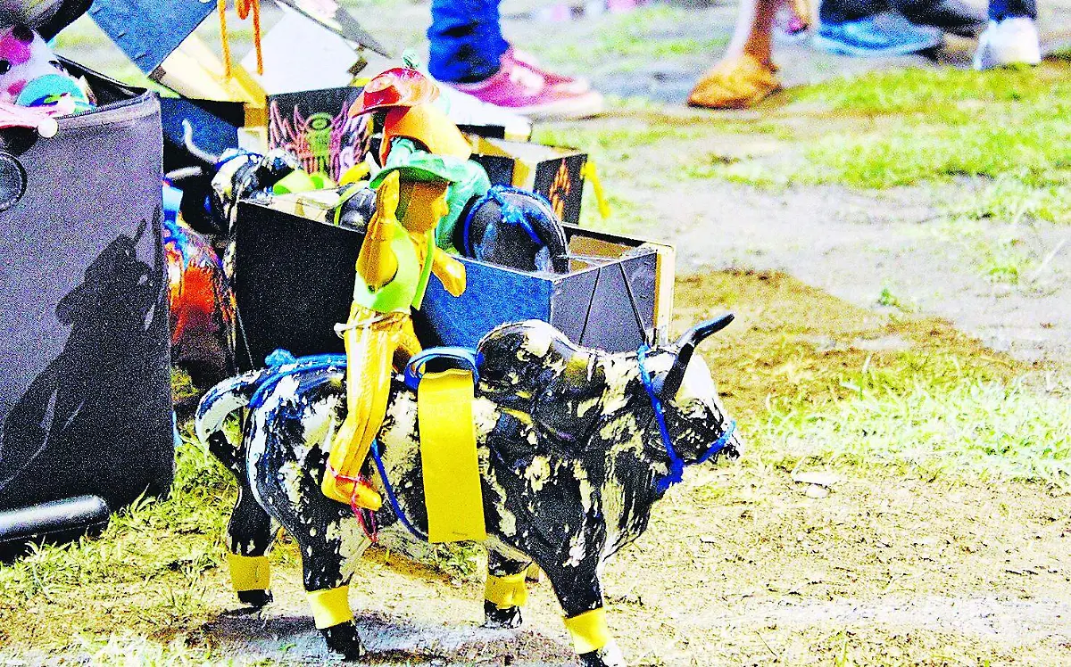 Juguetes que se venden en una corrida de toros