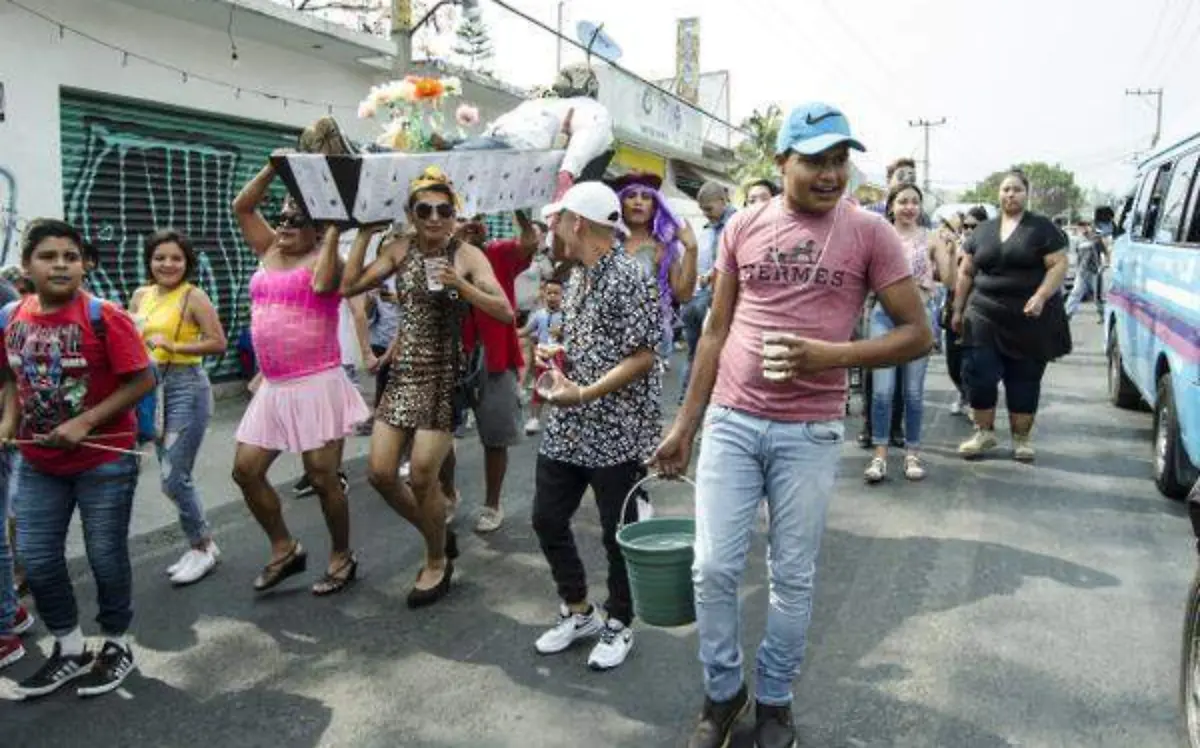 Recorrido de las viudas en la calle