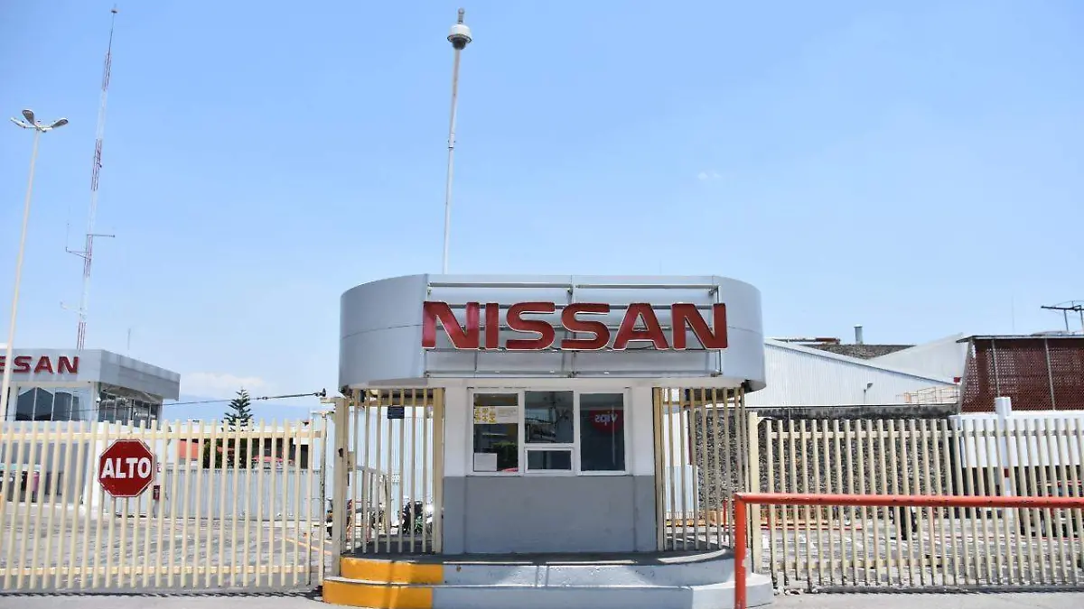 Nissan-fachada-trabajadores