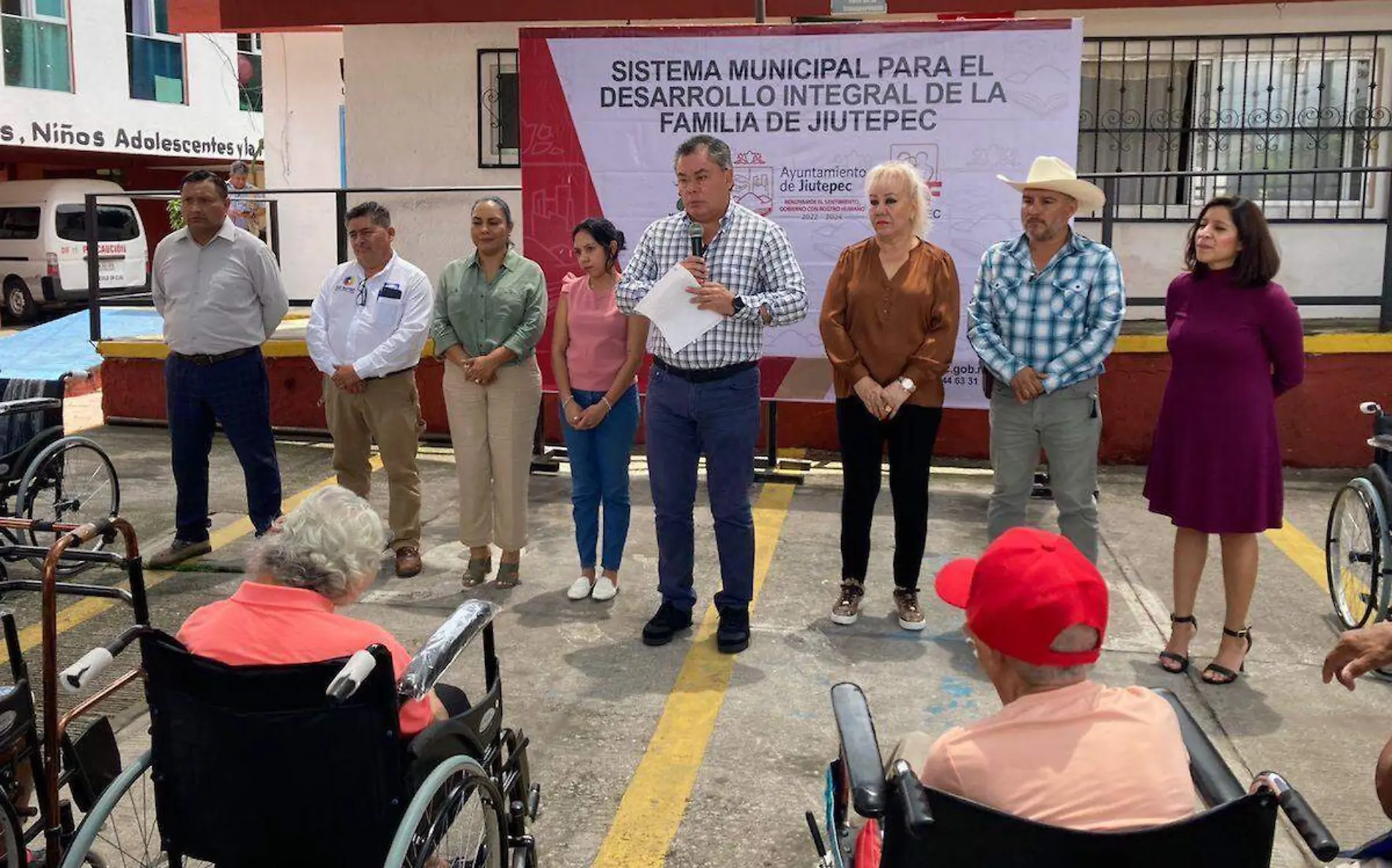 entrega-sillas-ruedas-personas-grupos-vulnerables-jiutepec-2-foto-cortesia-ayuntamiento