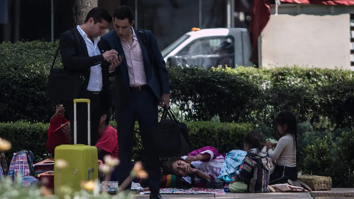 Uso de celular causa epidemia de miopía