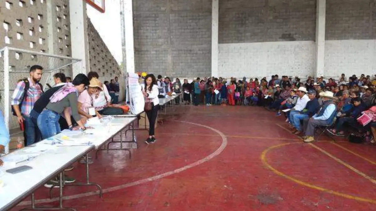 La Comisión Nacional de Vivienda se reunió con las familias afectadasCortesía