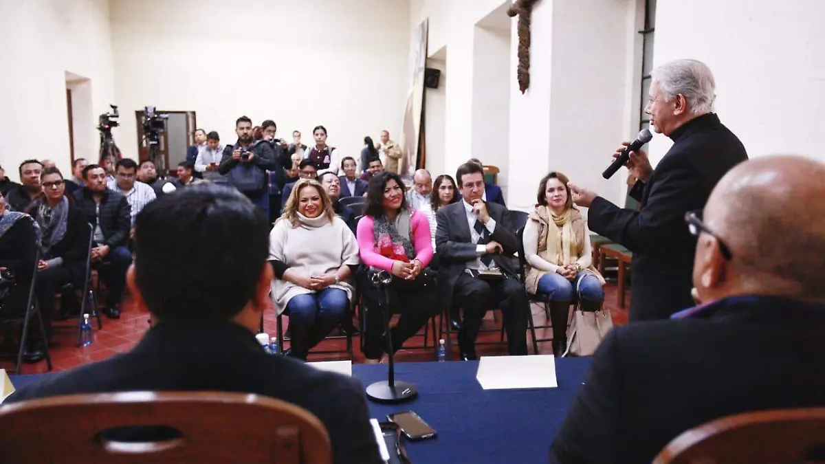 Legisladores con el Obispo Ramón Castro Castro (2)