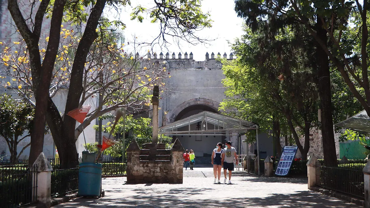 Turistas-Catedral-cuernavaca